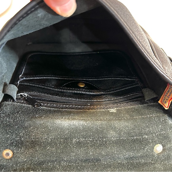 Vintage Dooney & Bourke Black Leather Crossbody Bag with Brass Gold Toned-Detail - Picture 7 of 16